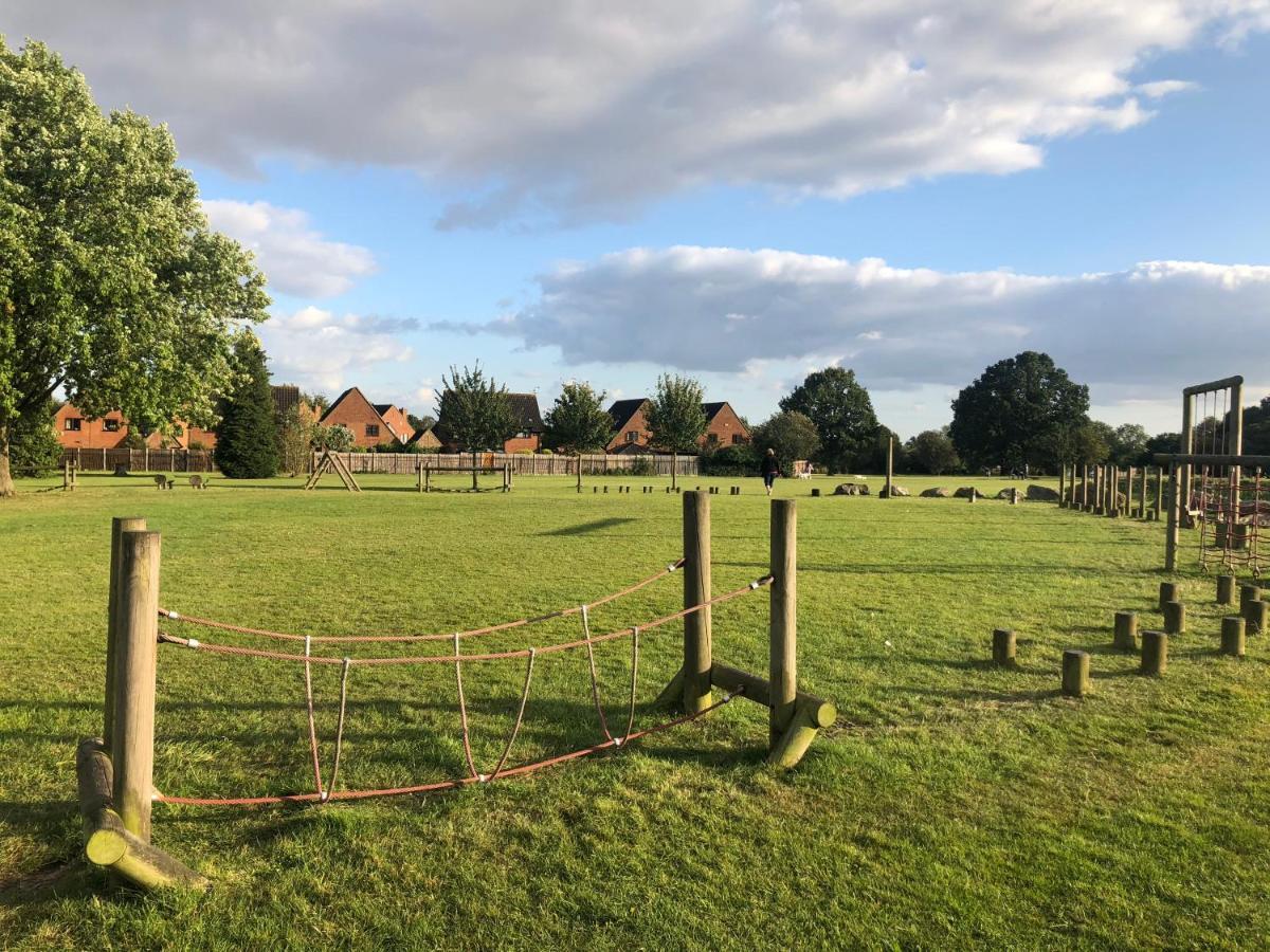 Amazing Quiet Garden House Near London Luton Airport Lejlighed Eksteriør billede