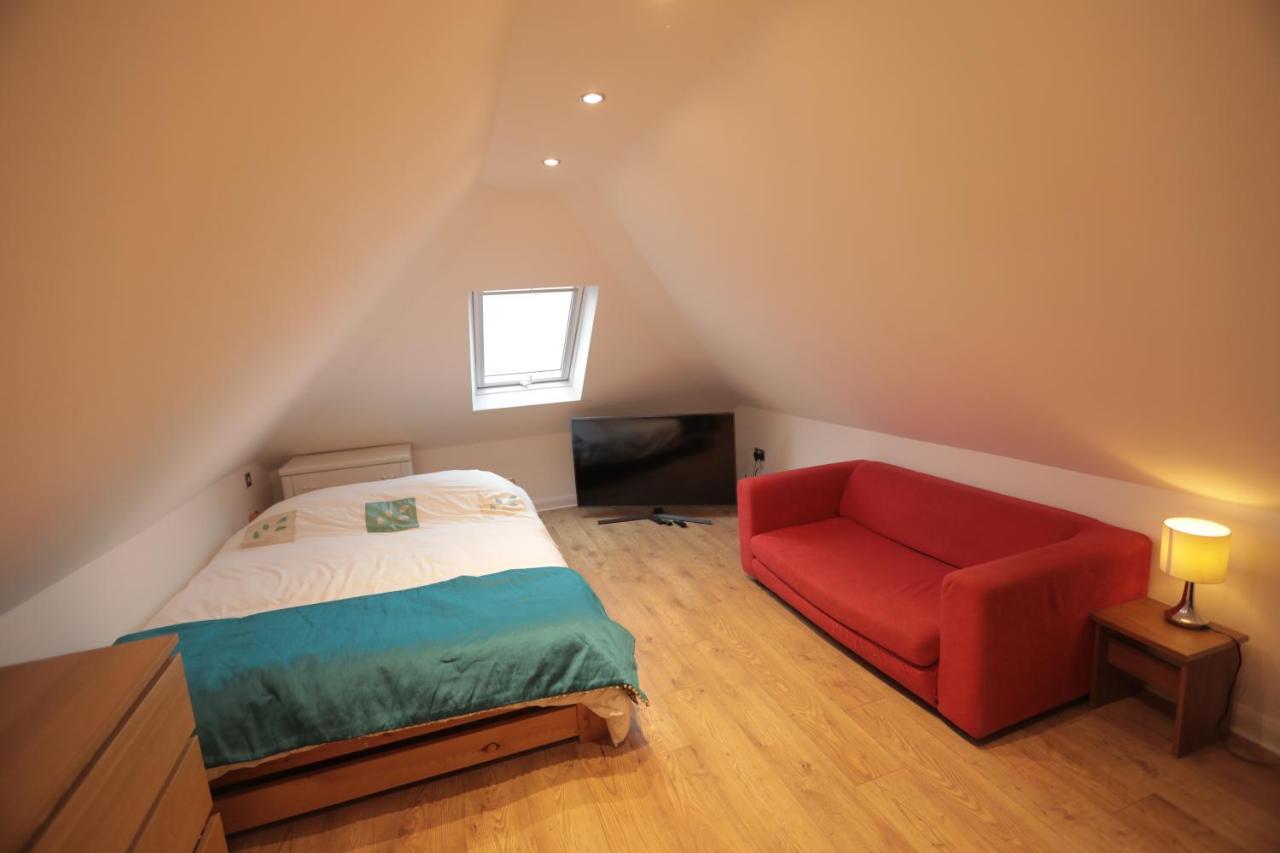 Amazing Quiet Garden House Near London Luton Airport Lejlighed Eksteriør billede
