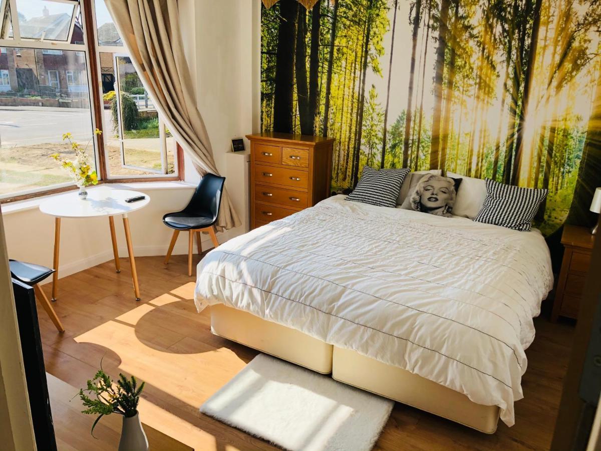 Amazing Quiet Garden House Near London Luton Airport Lejlighed Eksteriør billede