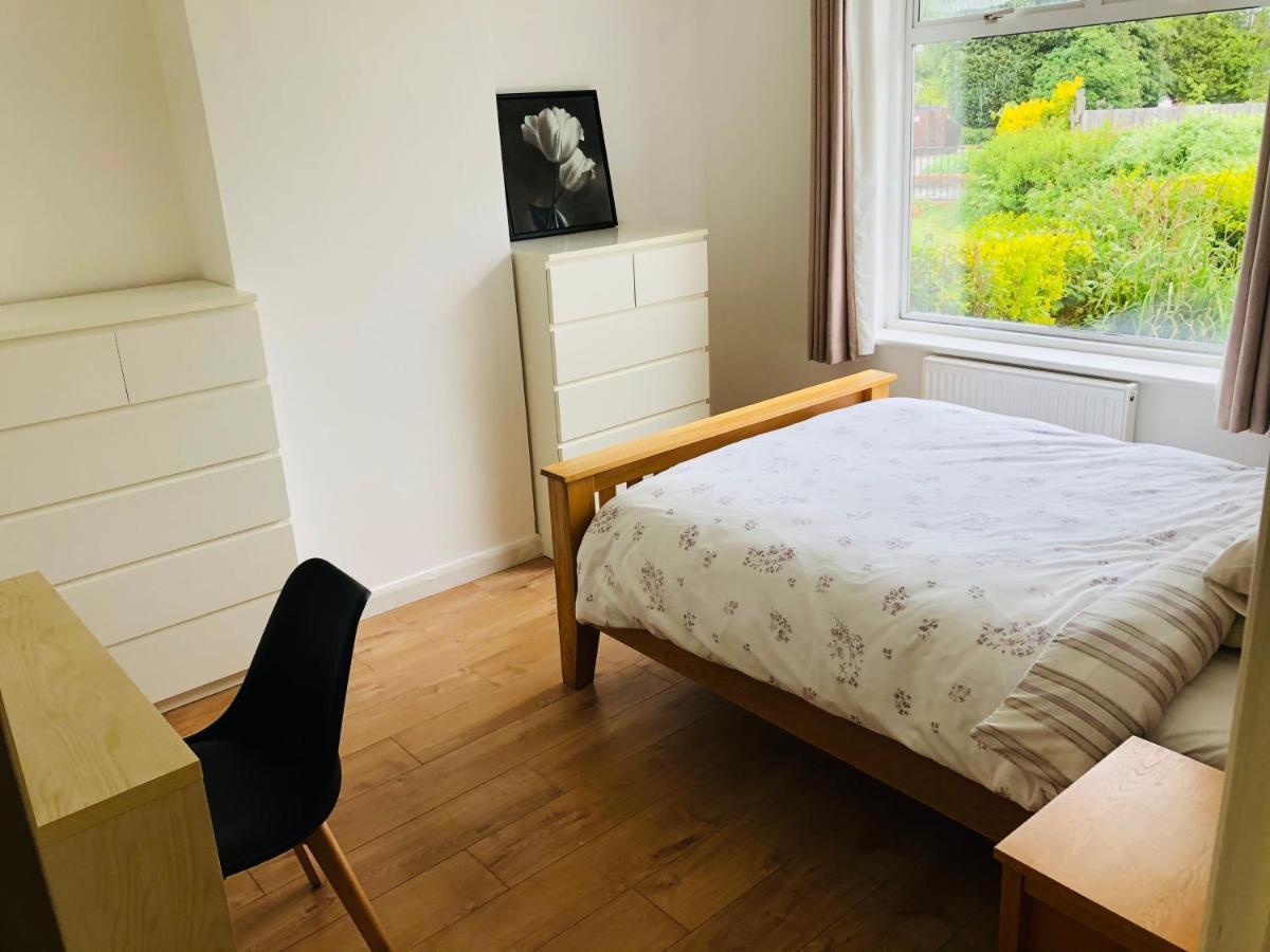 Amazing Quiet Garden House Near London Luton Airport Lejlighed Eksteriør billede