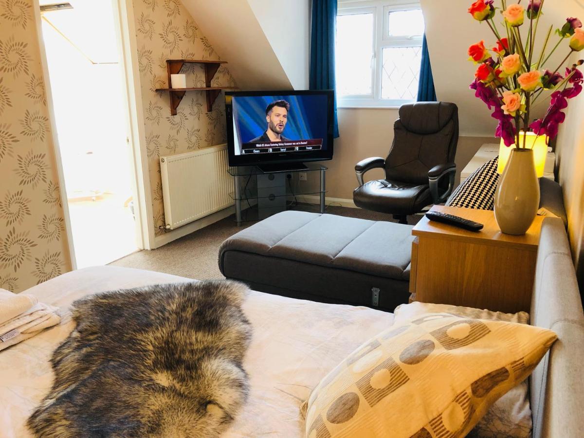 Amazing Quiet Garden House Near London Luton Airport Lejlighed Eksteriør billede