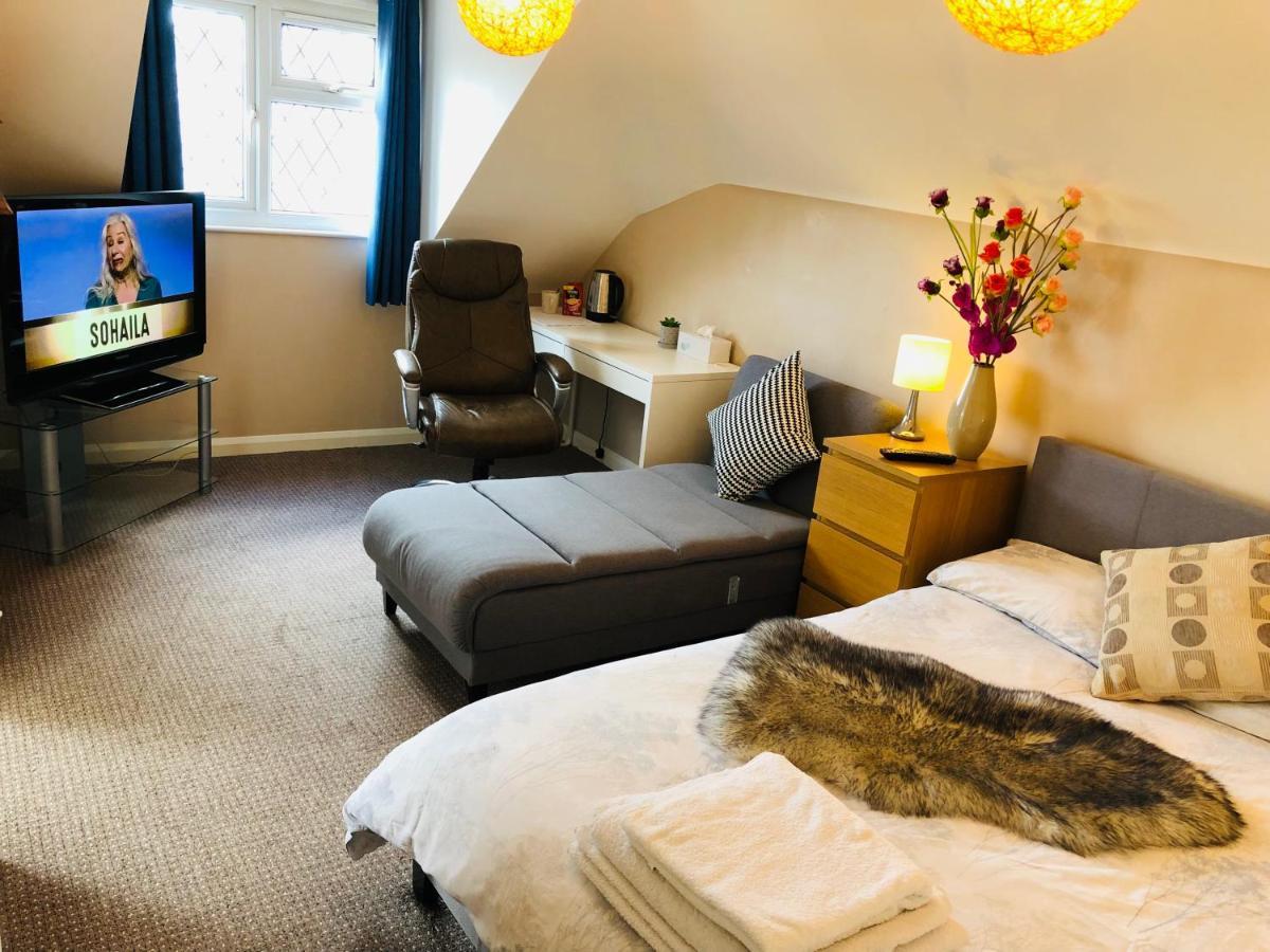 Amazing Quiet Garden House Near London Luton Airport Lejlighed Eksteriør billede