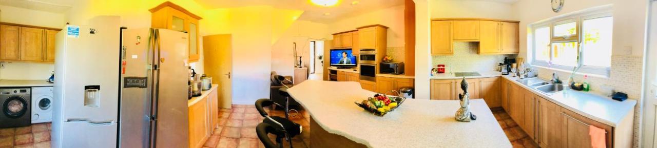 Amazing Quiet Garden House Near London Luton Airport Lejlighed Eksteriør billede
