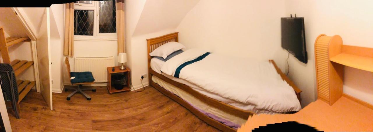 Amazing Quiet Garden House Near London Luton Airport Lejlighed Eksteriør billede