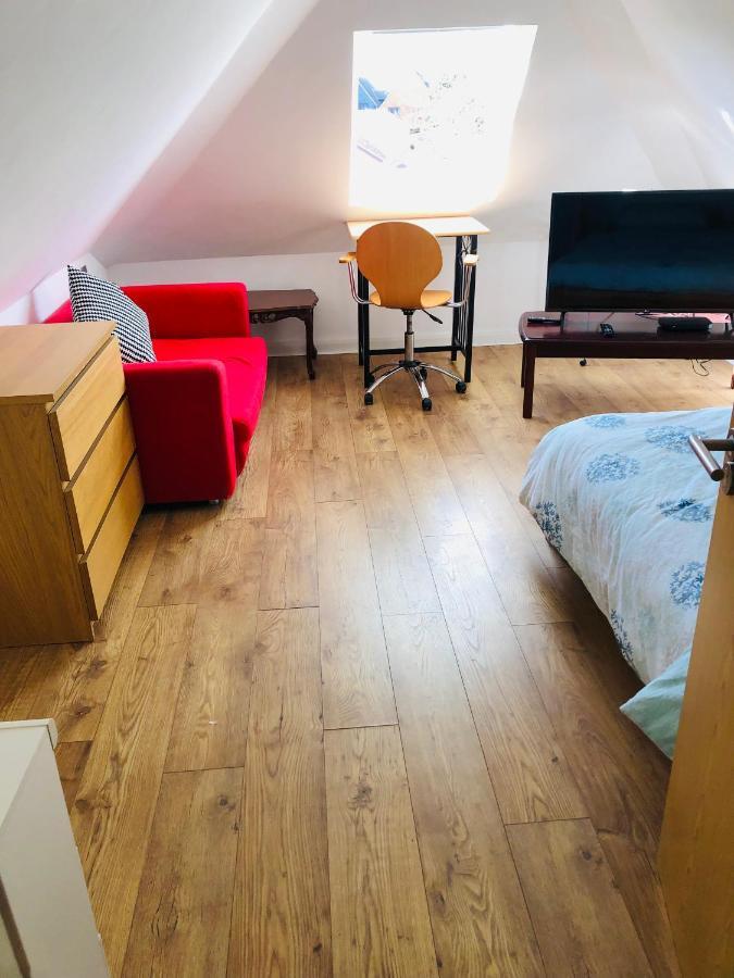 Amazing Quiet Garden House Near London Luton Airport Lejlighed Eksteriør billede