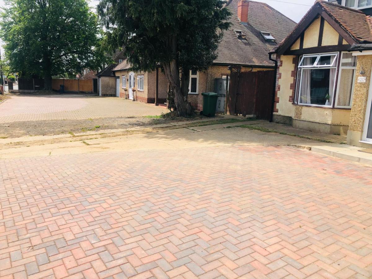 Amazing Quiet Garden House Near London Luton Airport Lejlighed Eksteriør billede