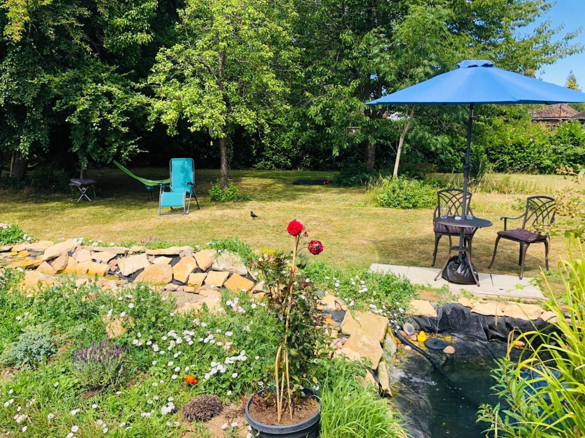 Amazing Quiet Garden House Near London Luton Airport Lejlighed Eksteriør billede
