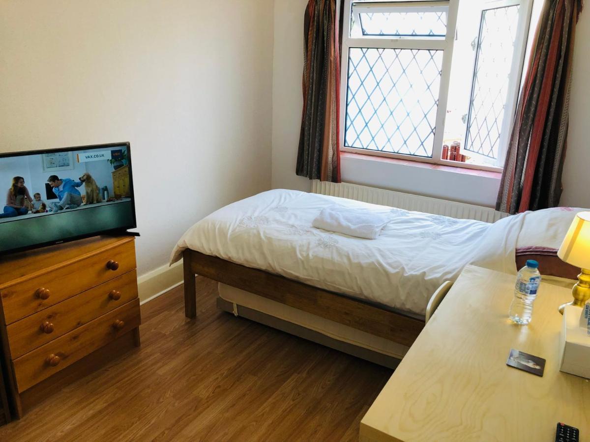 Amazing Quiet Garden House Near London Luton Airport Lejlighed Eksteriør billede