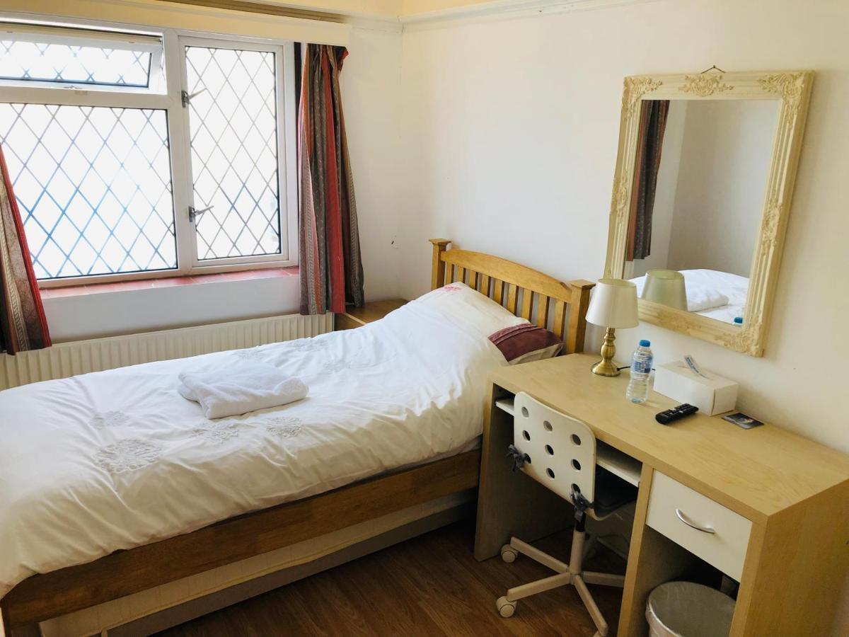 Amazing Quiet Garden House Near London Luton Airport Lejlighed Eksteriør billede