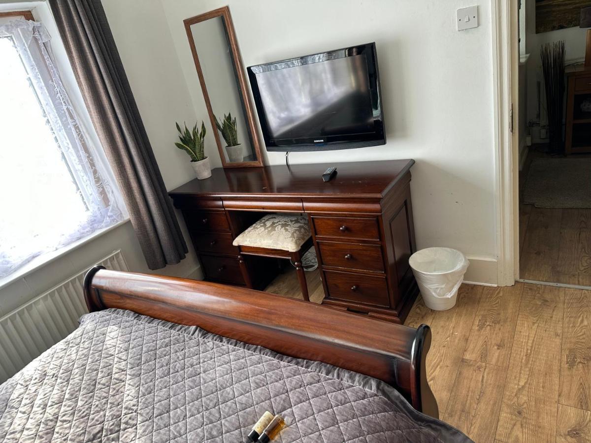 Amazing Quiet Garden House Near London Luton Airport Lejlighed Eksteriør billede